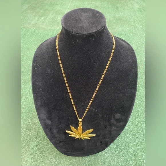 Gold leaf necklace - Picture 1 of 3